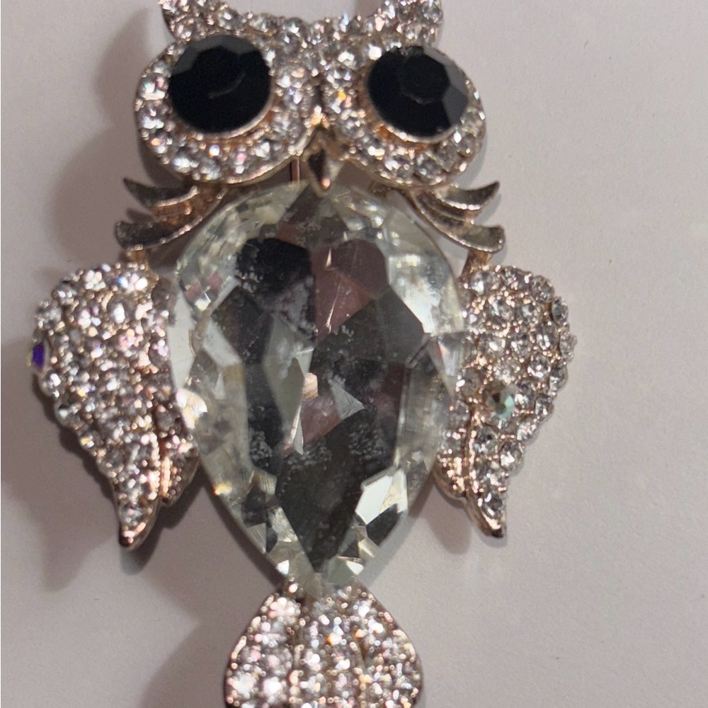 OWL BROOCH GOLD TONE WITH RHINESTONES AND BLACK STONE EYES
2” HEIGHT